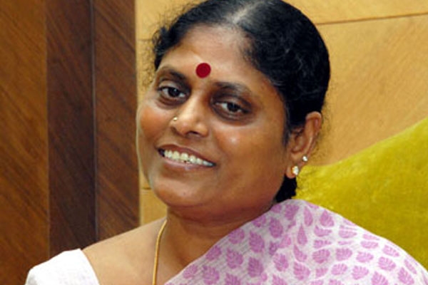 Vijayamma lashes out on telugu state governments