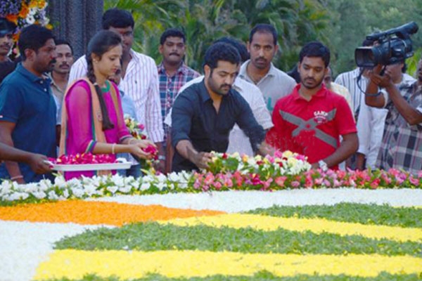 Jr ntr pays respects to grandfather senior ntr