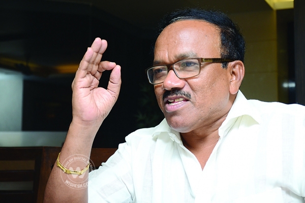 Laxmikanth parsekar elected as new cm of goa