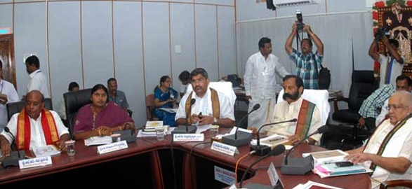 Contract workers staged dharna in tirumala