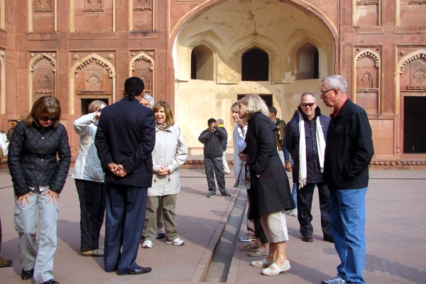 Foreign tourists sacaring to come delhi and india country