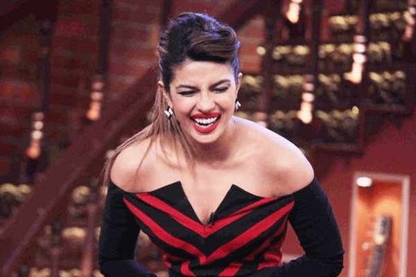 Priyanka chopra dress slips off