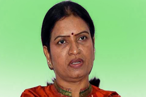 Dk aruna fires on kcr mahaboob nagar tour