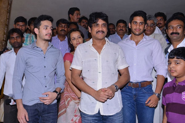 No entry for journalists to akkineni manam movie special show
