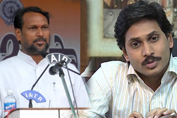 30 ysrcp leaders resign at amalapuram
