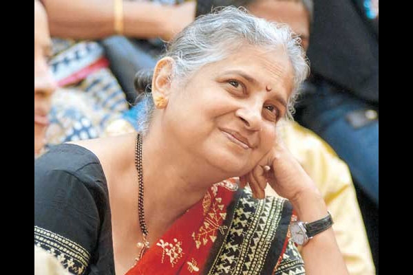 Writer and poet infosys chairman narayana murthi wife sudhamurthi special story for yashodhara