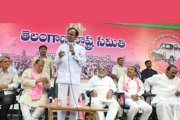 Cm kcr asks to change dress code of telangana police