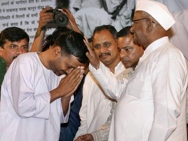 Anna hazare greets arvind kejriwal best wishes