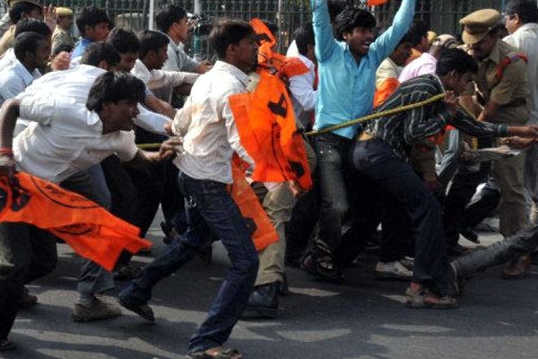 Students agitation at anantapur collector office for fees reimbursement