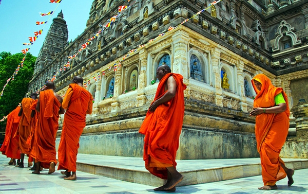 Why devotees doing pradakshina in temples