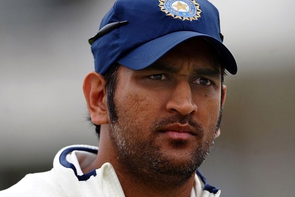 Angry dhoni leaves hotel to have hyderabadi biryani