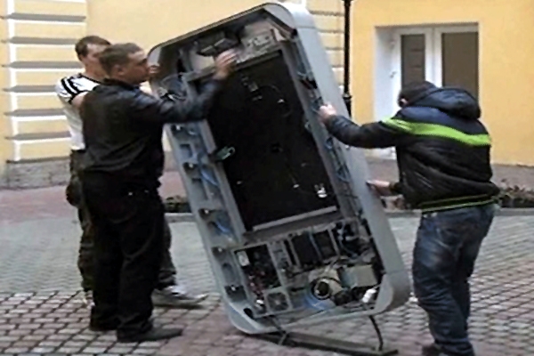 Russian monument to steve jobs dismantled after apple ceo tim cook comes out as gay