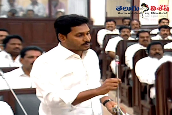 Ys jaganmohan reddy attacks on ap govt for contract outsourceing employees