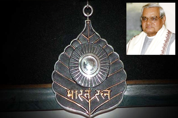 Narendra modi led nda government may announce a bharat ratna award