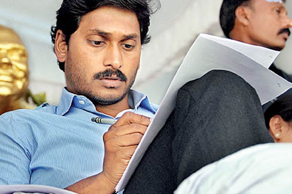 Dadi veerabhadra rao sensational attacking comments on jagan