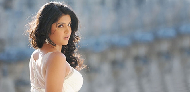 Deeksha seth liplock with dhanush