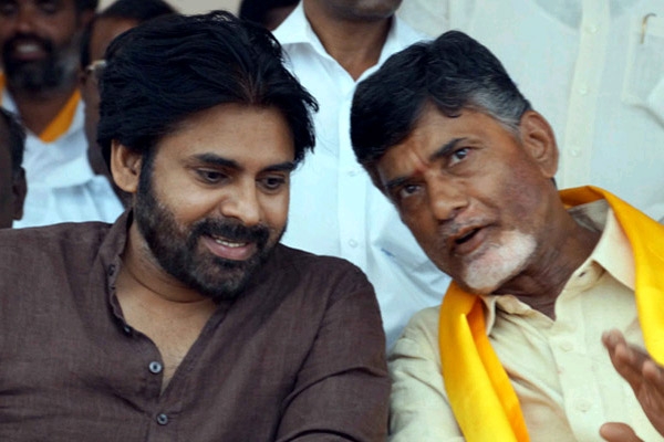 Chandrababu and pawan at gajwel public meeting