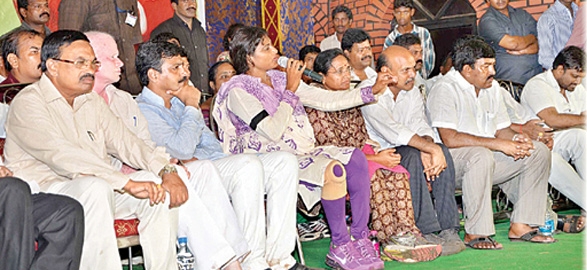 Ys sharmila fire on congress party and tdp