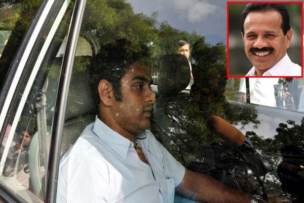 Central minister sadananda gowda son karthik booked in rape case