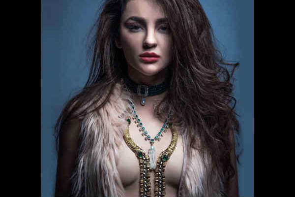 Seerat Kapoor Topless